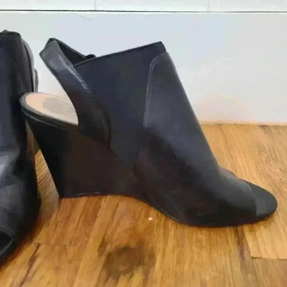 Vince Camuto Black Leather Wedge Open Toe Bootie Shoes Size 8.5 - Picture 5 of 11